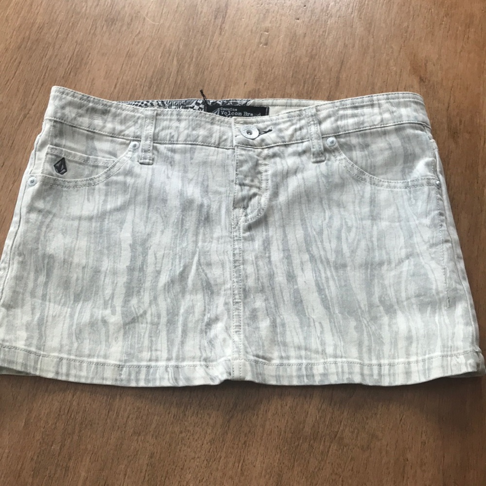 3/30$✨Marble mini denim skirt Volcom sz5